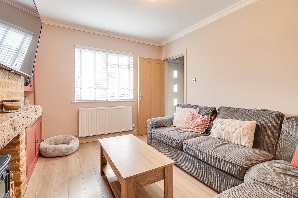 House in Rochford - More