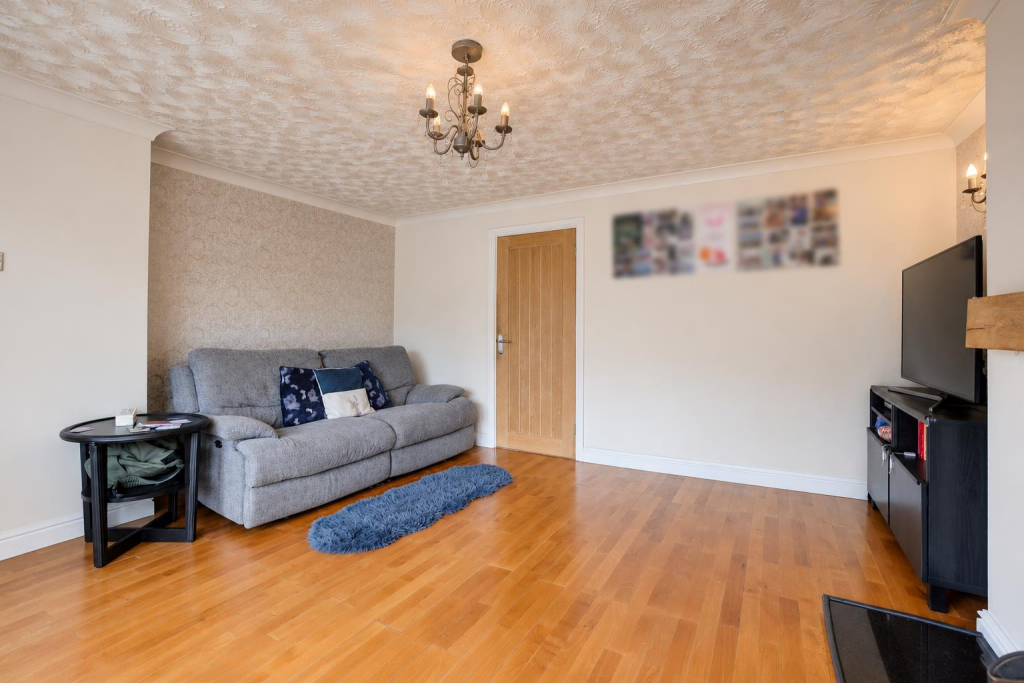 House in Nottingham, Clifton - View 4