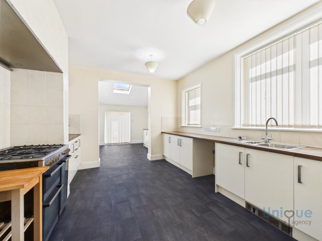 St. Albans Road,  Lytham St. Annes, FY8 photo 3