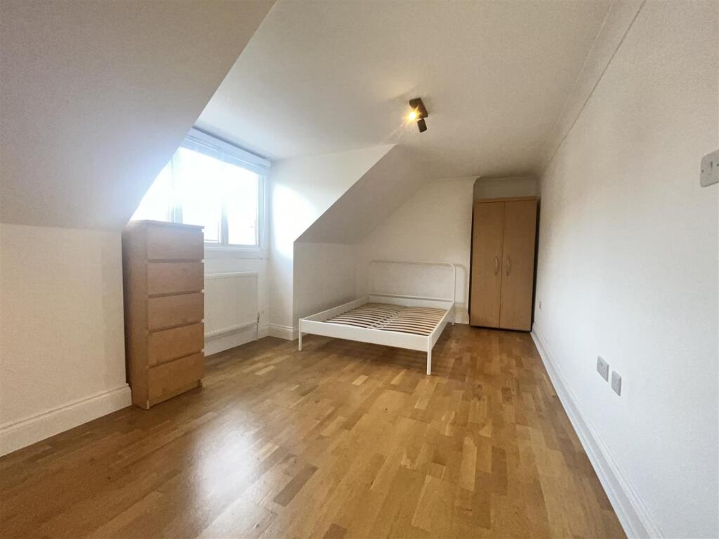 Apartment in London - View 5