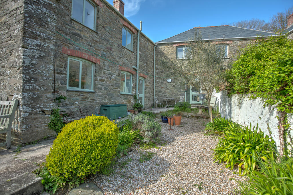 Torrings Barn, Lower Batson, Batson, Salcombe, Devon photo 4