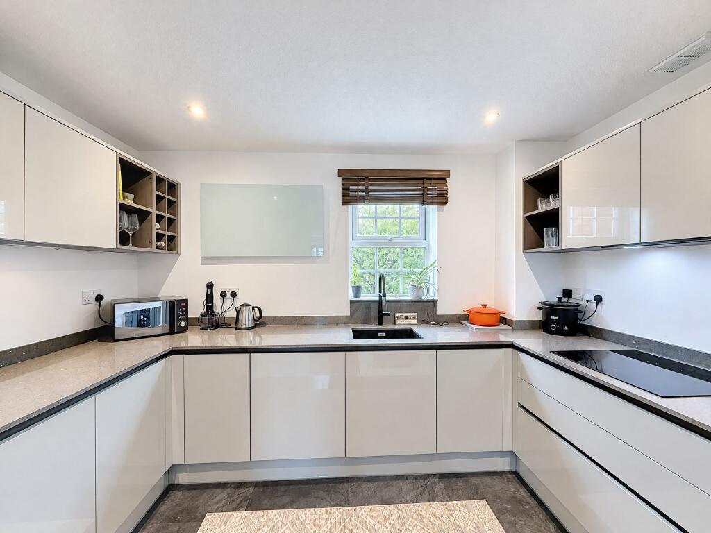 Apartment in Newcastle upon Tyne - View 4