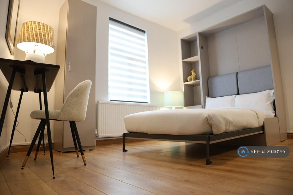 Apartment in London - View 4
