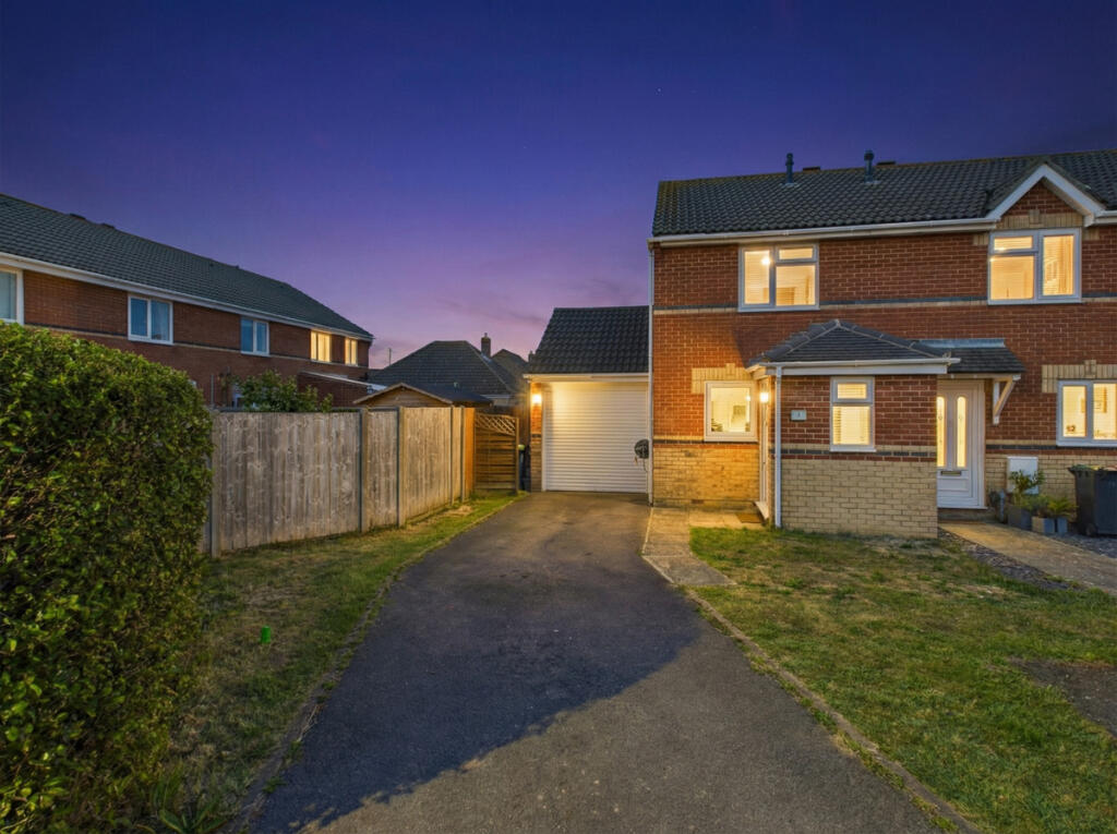 2-bed terraced on Pebble Close, Hayling Island, PO11, £300,000