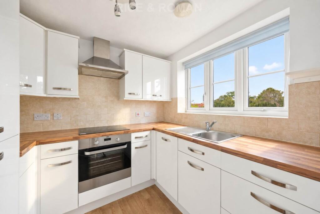 Apartment in Kingston upon Thames - View 4