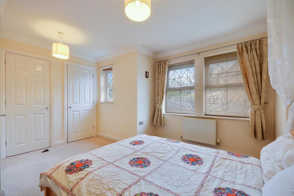 House in Croydon - More