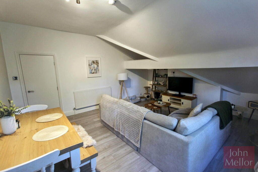 Apartment in Stockport, Heaton Moor, The Four Heatons - View 3