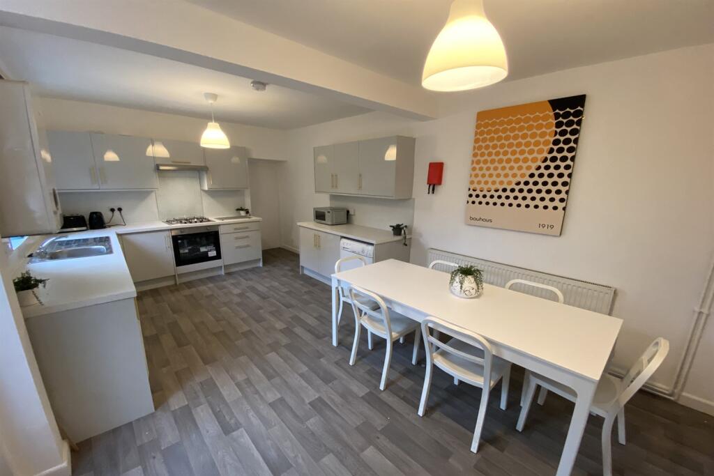 Main image of property: Broadgate, Beeston, NG9  2GG