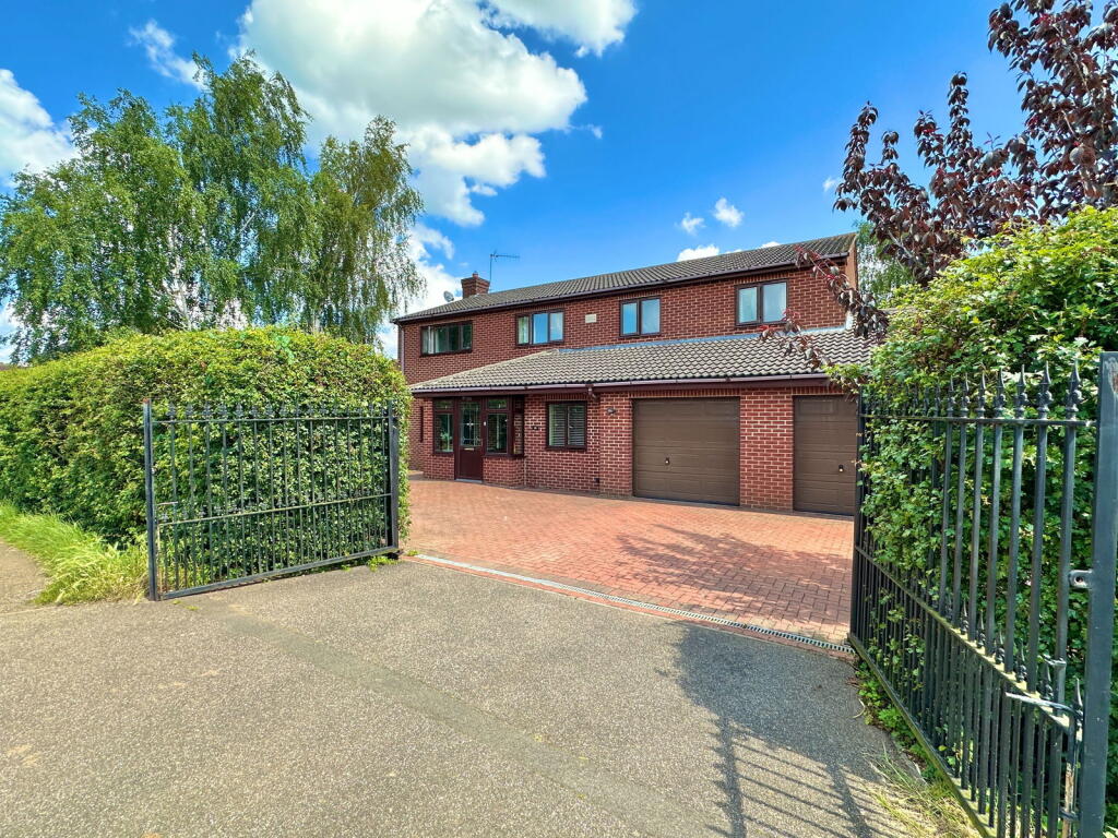 Main image of property: Cransley Hill, Broughton, NN14