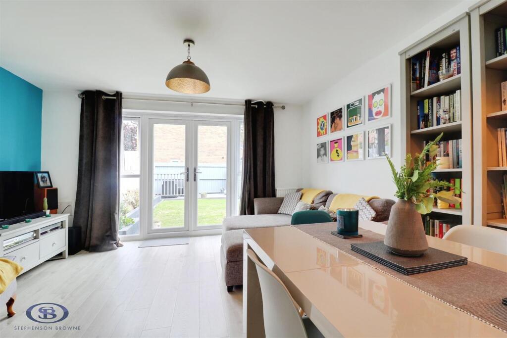 House in Stoke-on-Trent - More