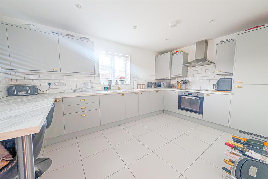 114, Valley Way, Newmarket, Suffolk, CB8 0QQ photo 2