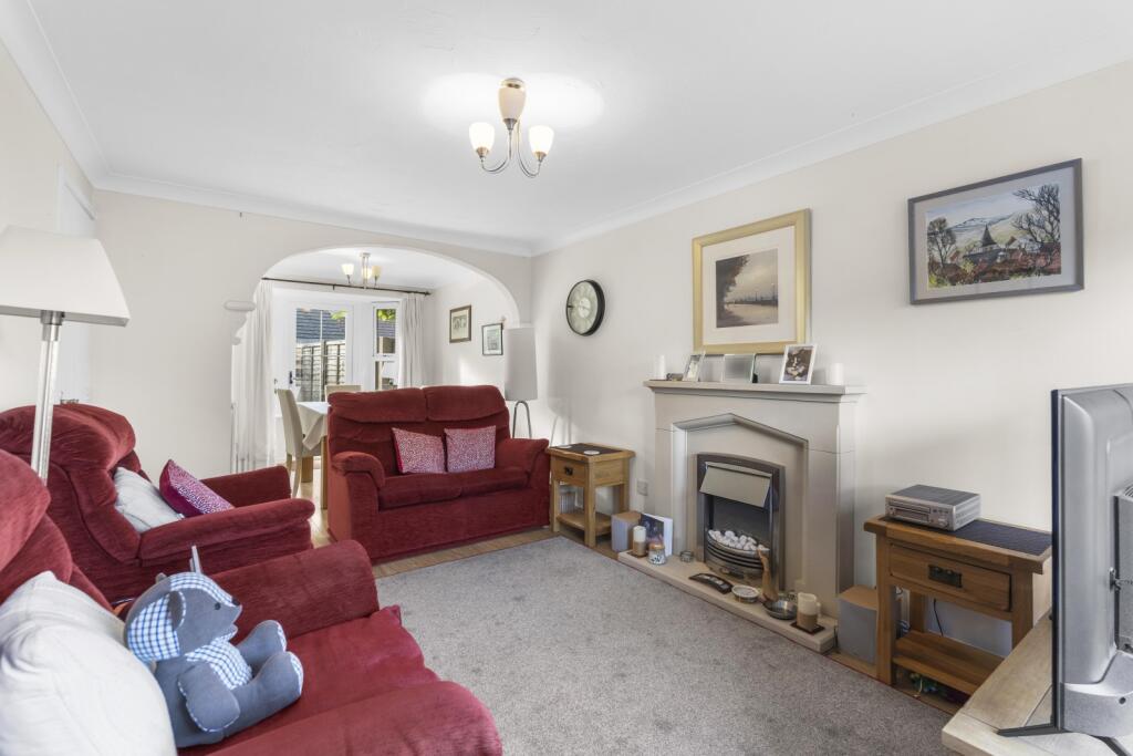 Doulton Close, Harlow, Essex, CM17 photo 3