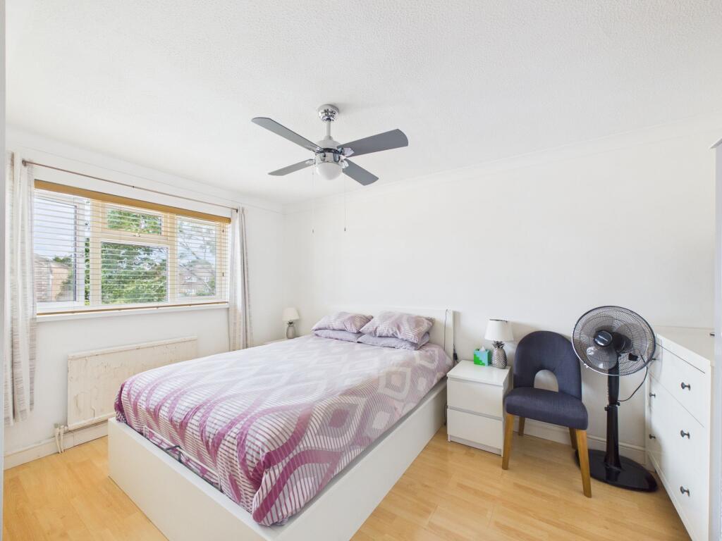 Sandleford Close, Reading, RG2 - More