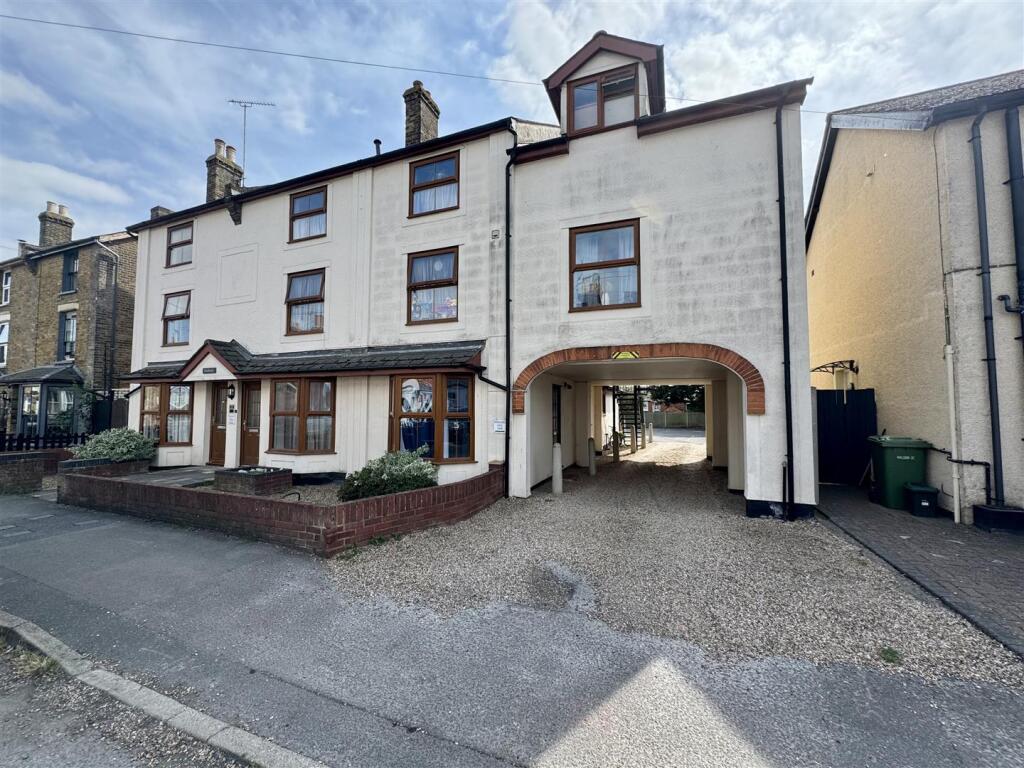 1-bed flat on Crouch Road, Burnham-on-Crouch, £155,000