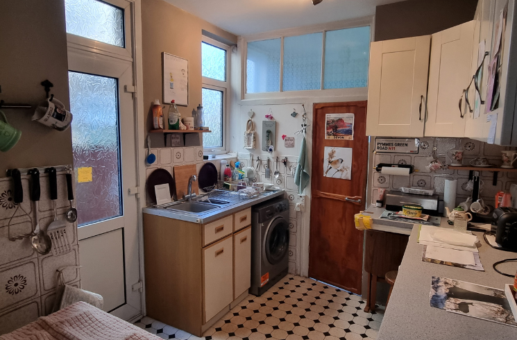 Pymmes Green Road, London, N11 photo 4