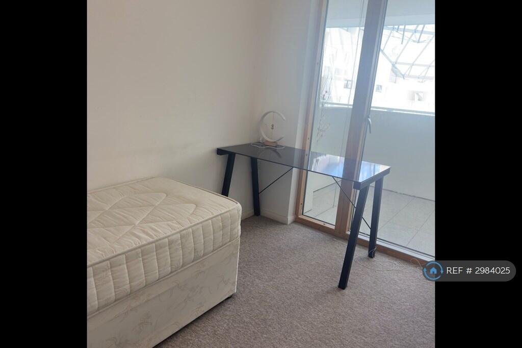 Apartment in Liverpool, Waterfront, Vauxhall - More
