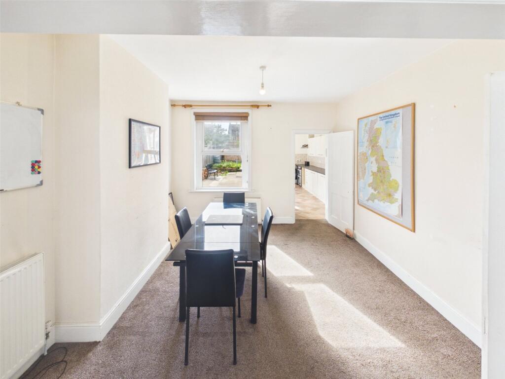 House in Gloucester, Linden - View 5