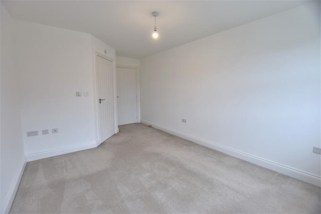 Hayes Drive, Three Mile Cross, Reading, Berkshire, RG7 photo 4