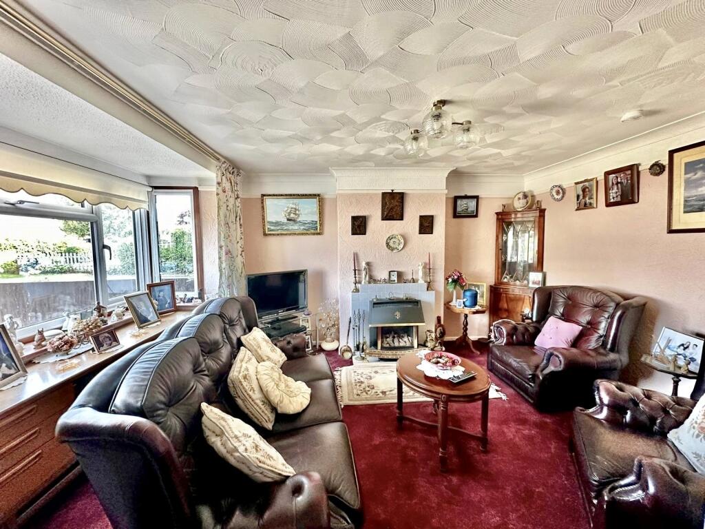 Queen Elizabeth Avenue, Lymington, Hampshire, SO41 photo 3