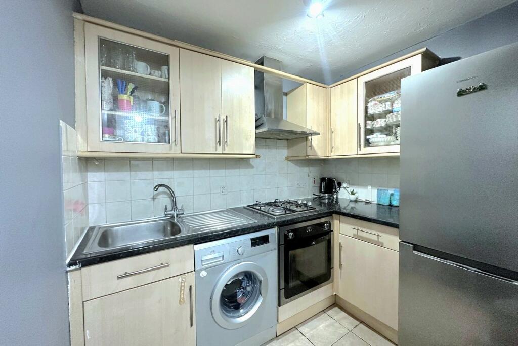 Apartment in Surrey Heath, Camberley - View 4