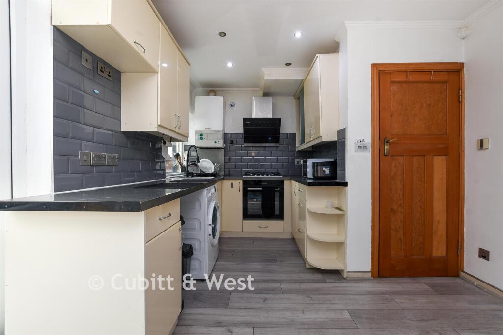 House in Redhill - View 3