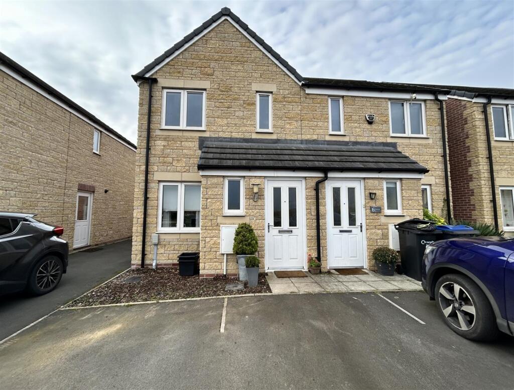 2-bed semi-detached on Beech Close, Chippenham, £269,950