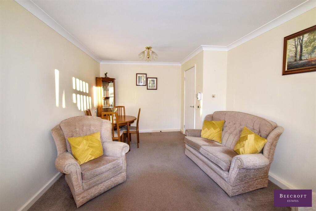 Shroggs Head Close, Darfield, Barnsley photo 4
