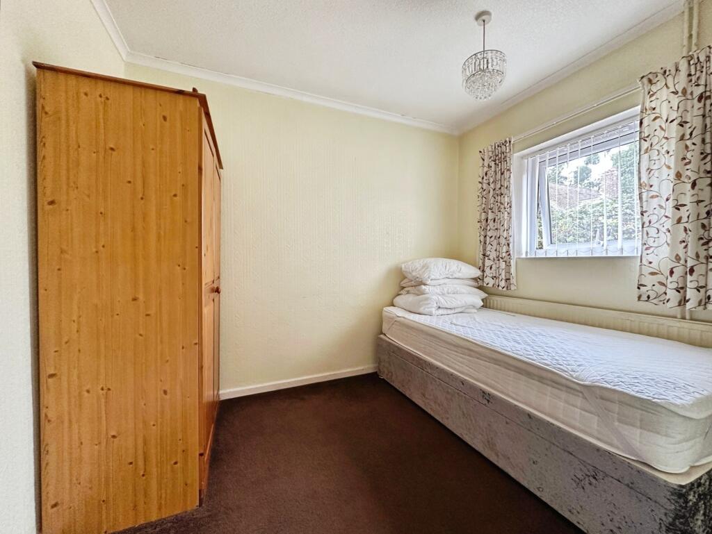 House in Hart, Moulsham Green, Yateley - View 5