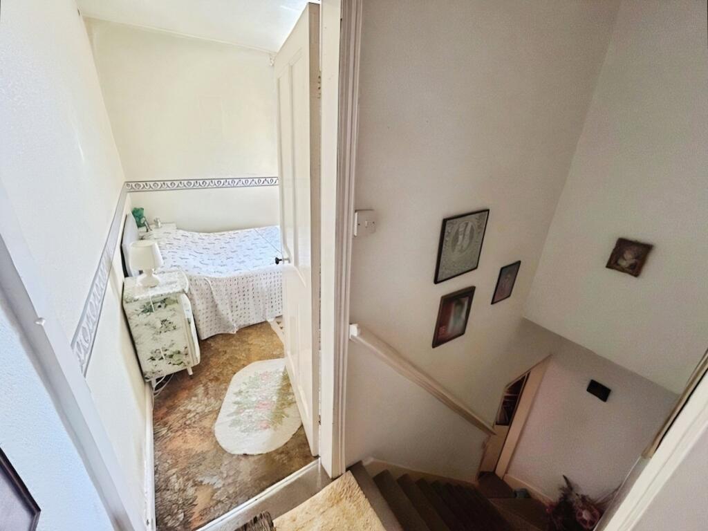 House in Nottingham, Nottinghamshire - More