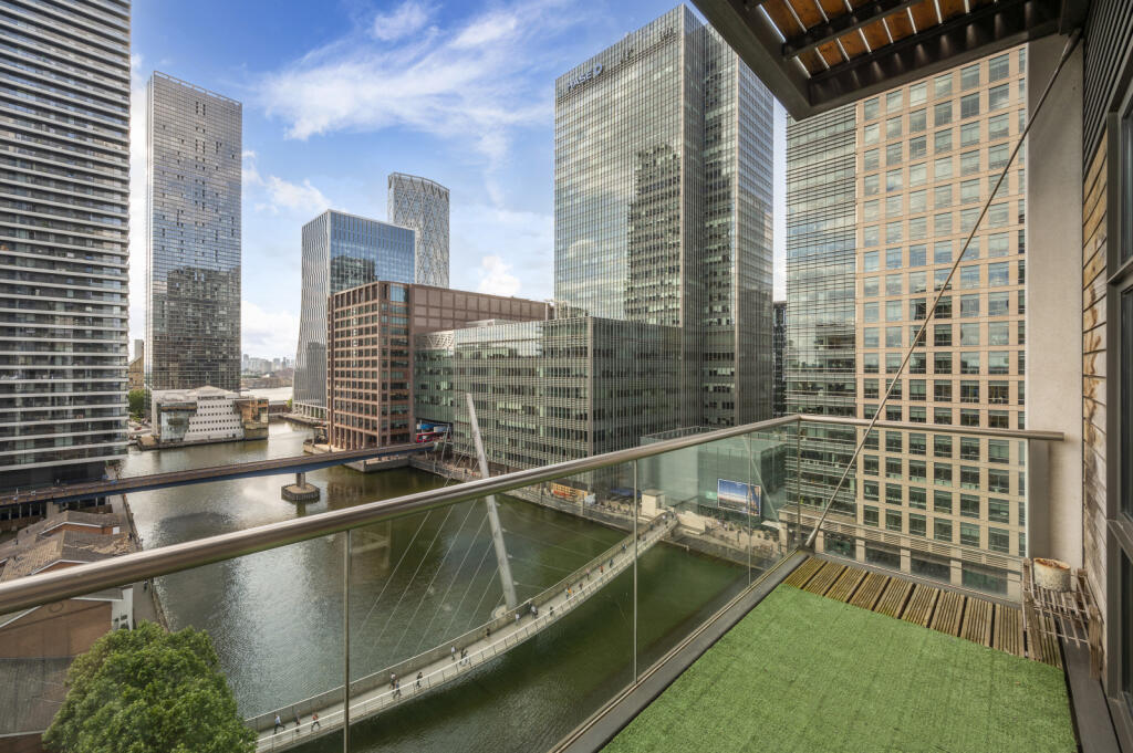 Main image of property: Discovery Dock Apartments West,
South Quay Square, E14