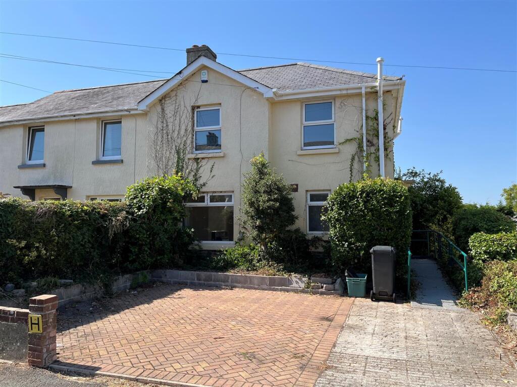 3-bed house on Britannia Avenue, Dartmouth, £175,000