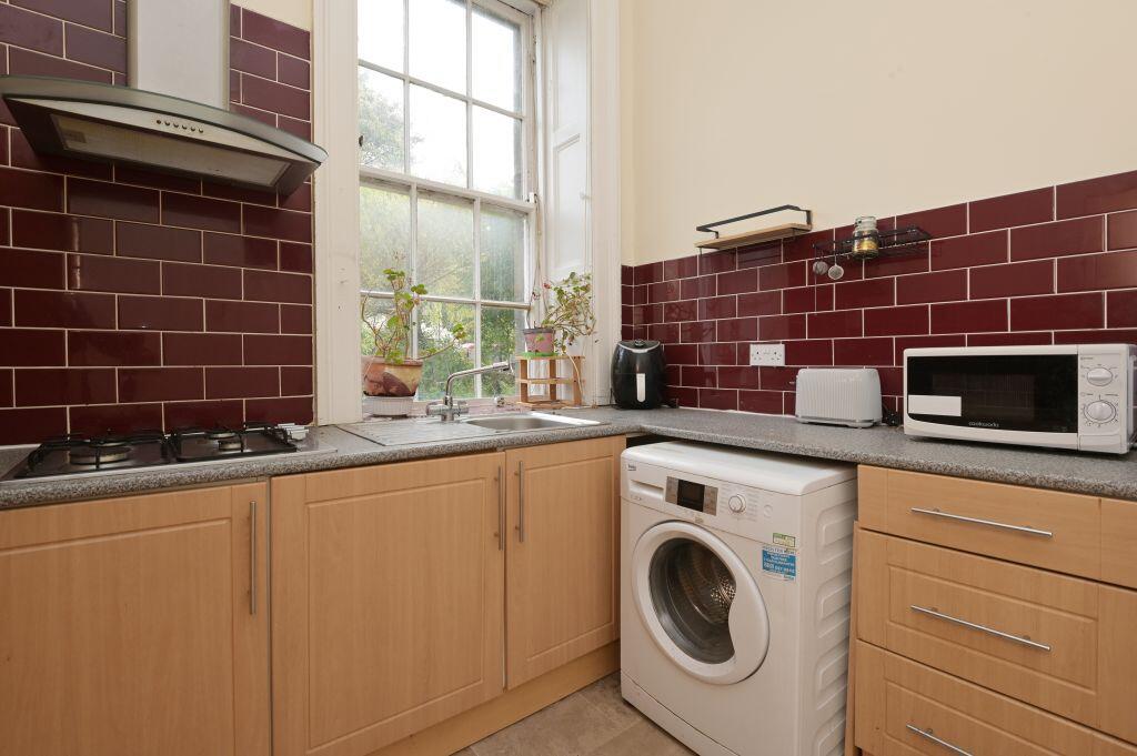 63 Newington Road, EDINBURGH, EH9 1QW