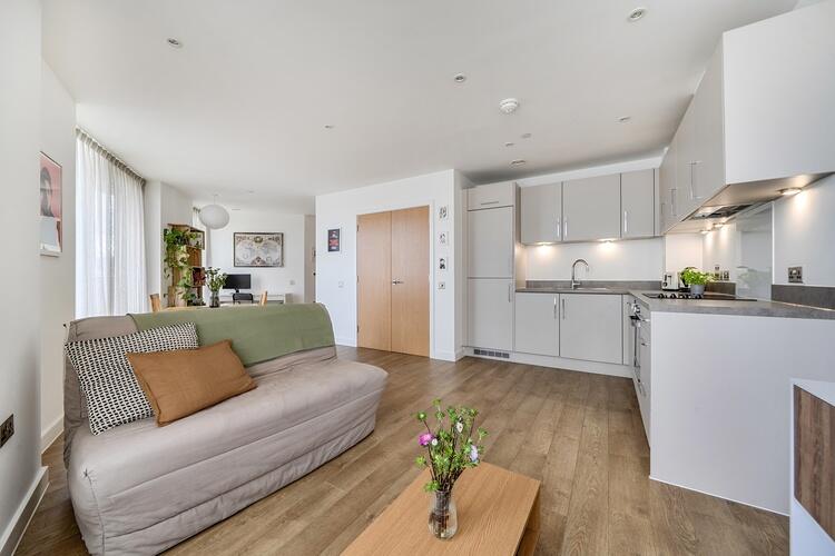Apartment in Ilford - View 2