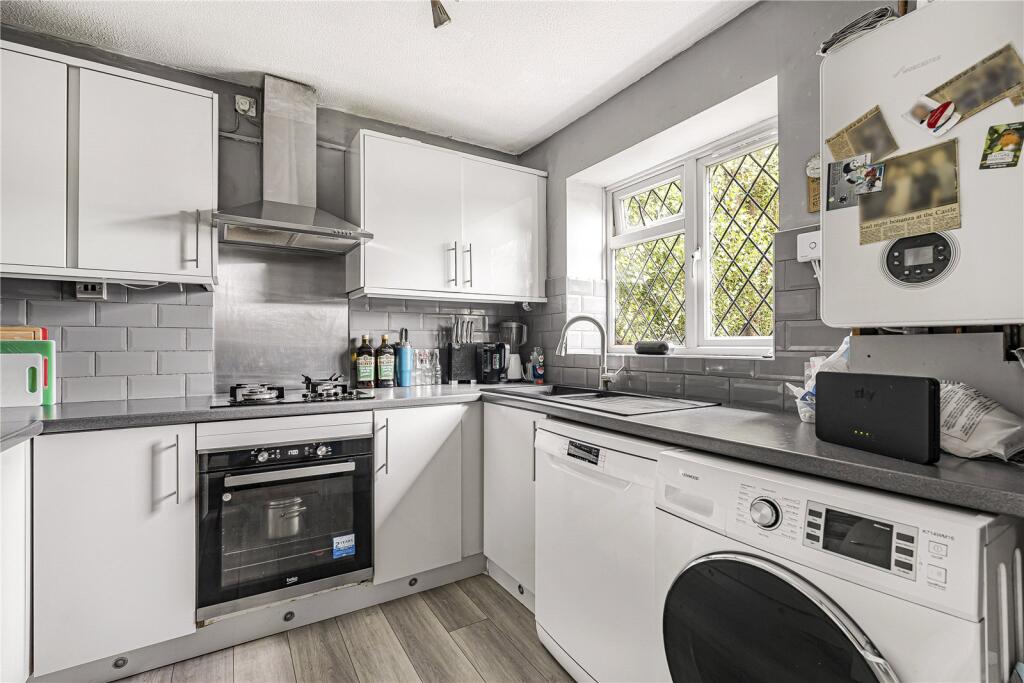 Mallard Close, Ash, Surrey, GU12 photo 4