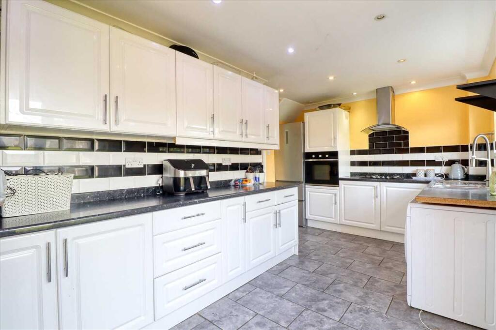 House in Clacton-on-Sea, Great Clacton - View 3