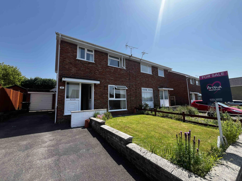 3-bed semi-detached on Beaufort Drive, Lydney, GL15 5QR, £279,950