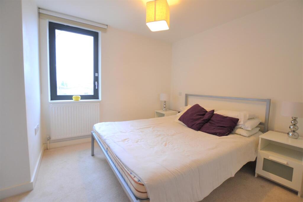Apartment in London, Yiewsley - View 5