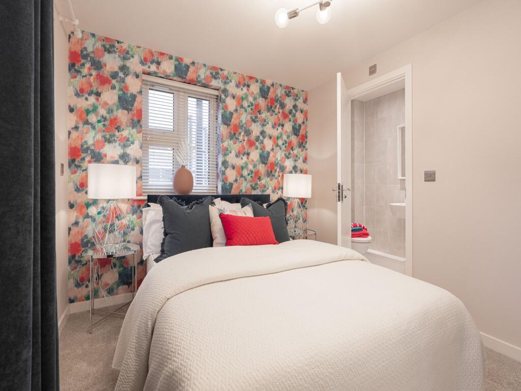 Apartment in Cheltenham, Kingsditch, Swindon Village - More