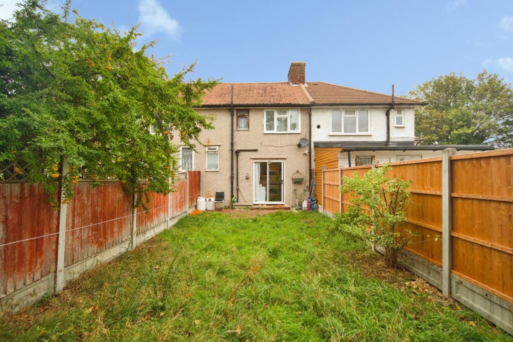 Powell Gardens, DAGENHAM, Essex, RM10 photo 4