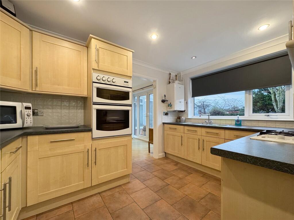 Bridport Close, Wigston, Leicestershire, LE18 photo 3