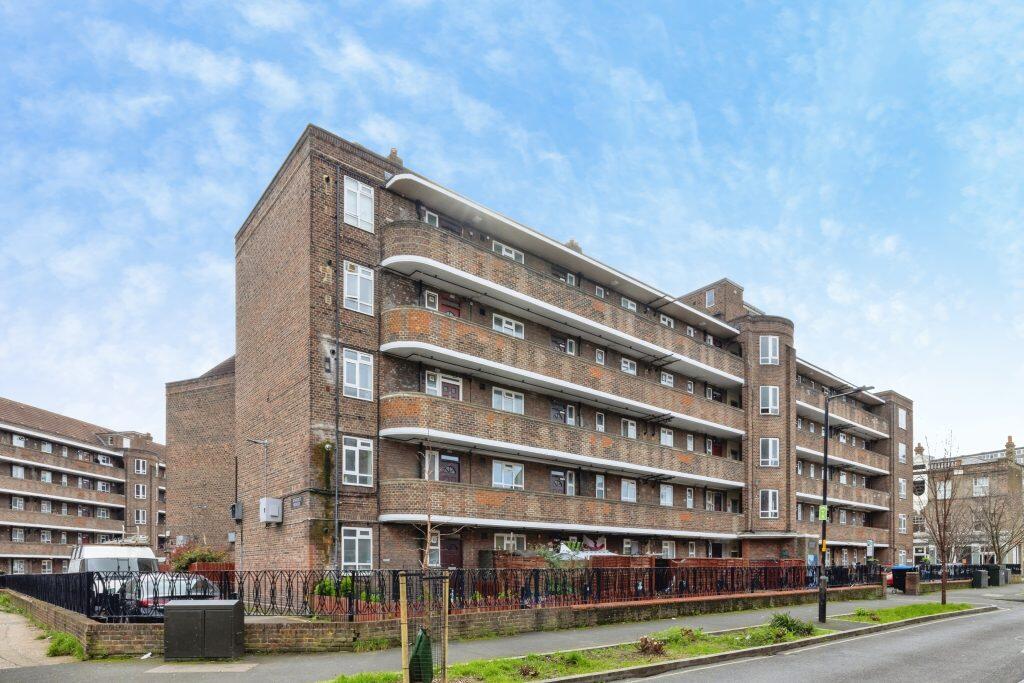 Main image of property: Flat 6, Knight House, London, SE17 1QN