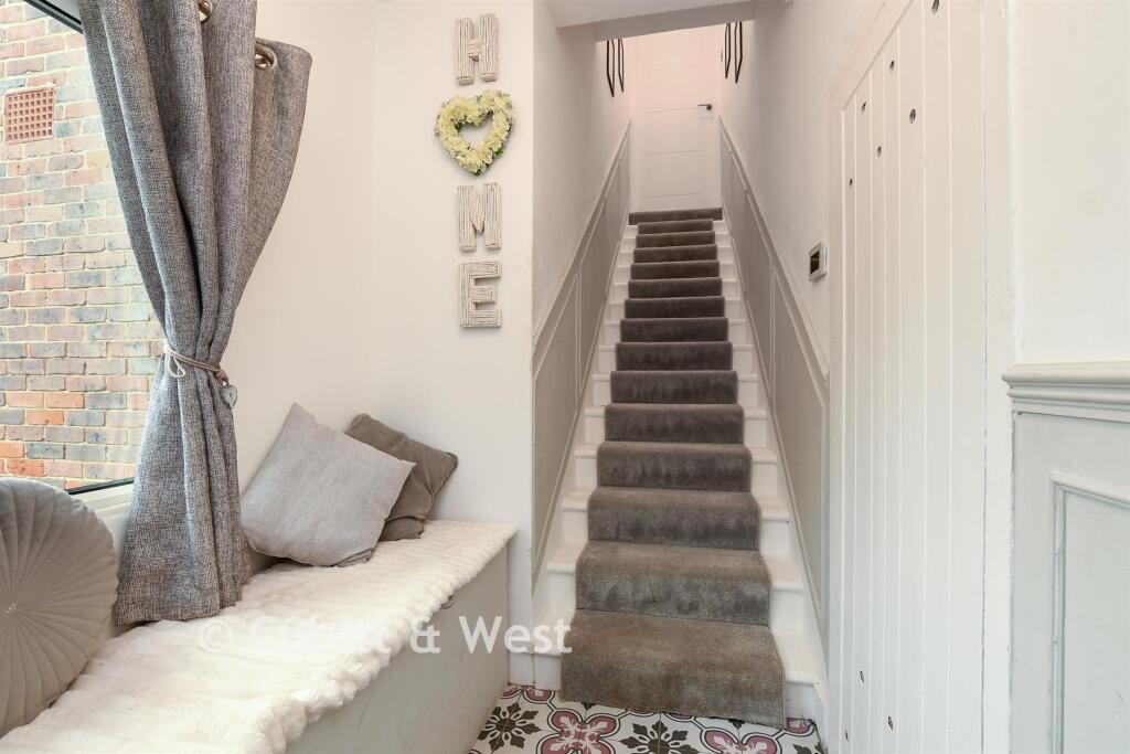 Apartment in Waverley, Cranleigh - More