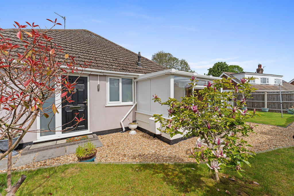 2-bed semi-detached on Westfield Road, Waltham, £195,000