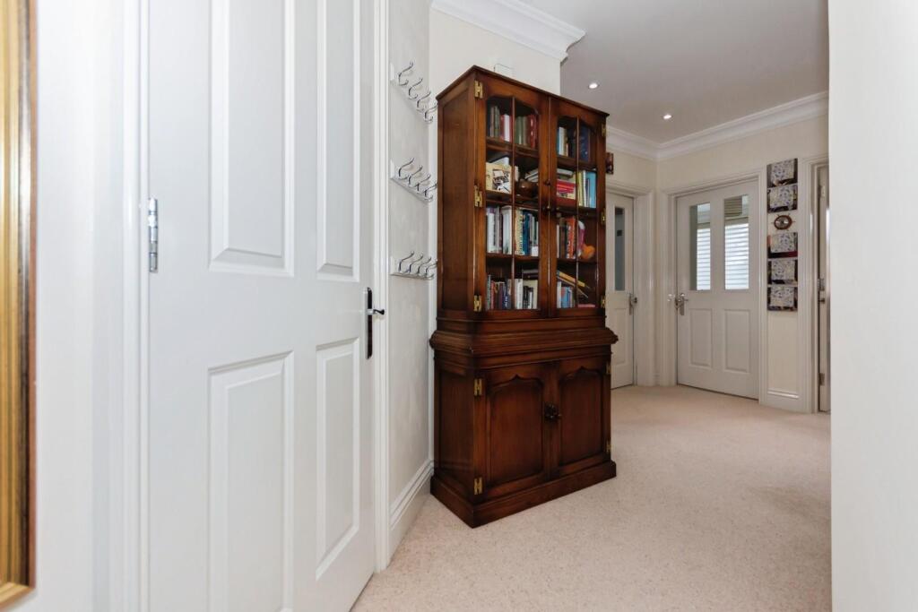 Apartment in Solihull, Dorridge - More