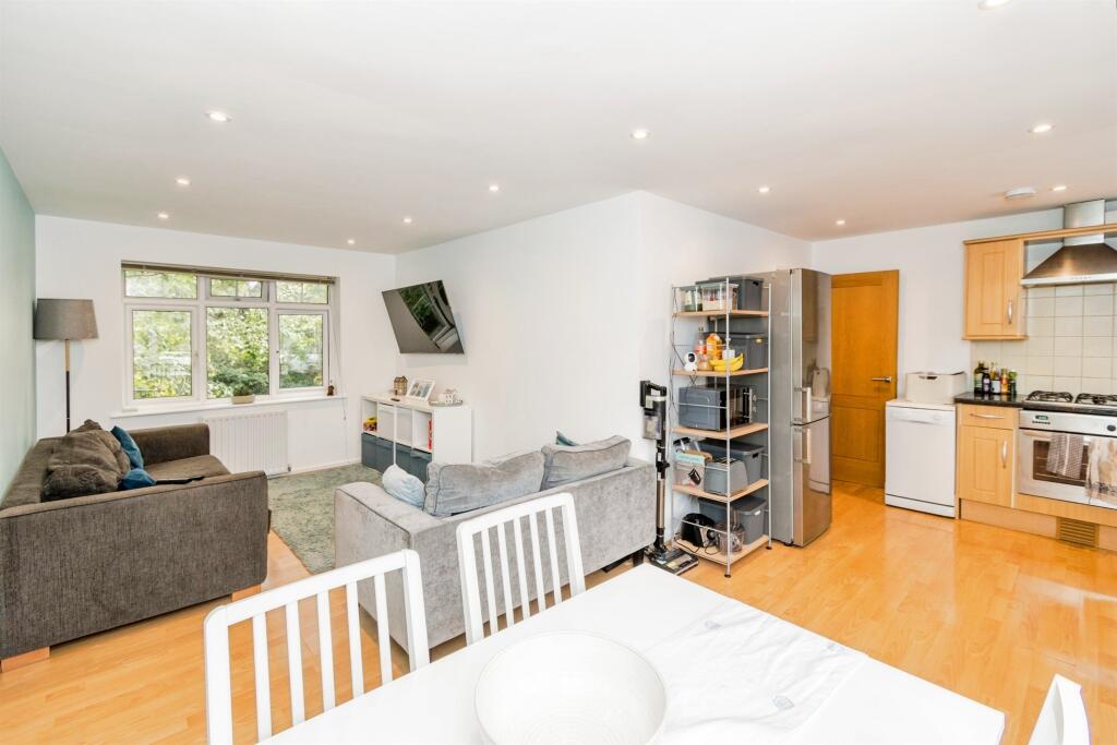Apartment in Southampton - View 4