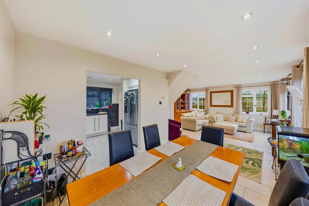 House in Dartford, Hook Green, Wilmington - More