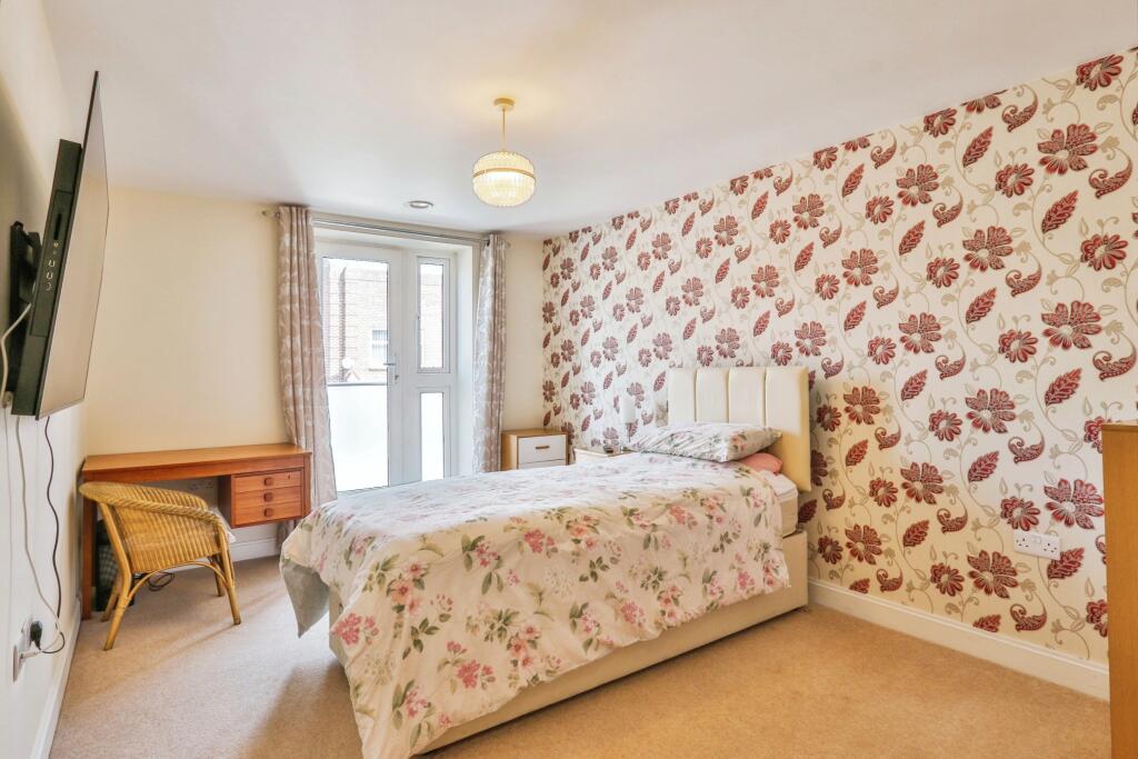 Macaulay Road, Broadstone, Dorset, BH18 photo 5