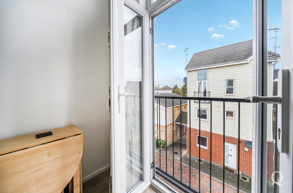 Apartment in Swale, Grove Park, Milton Regis - View 2