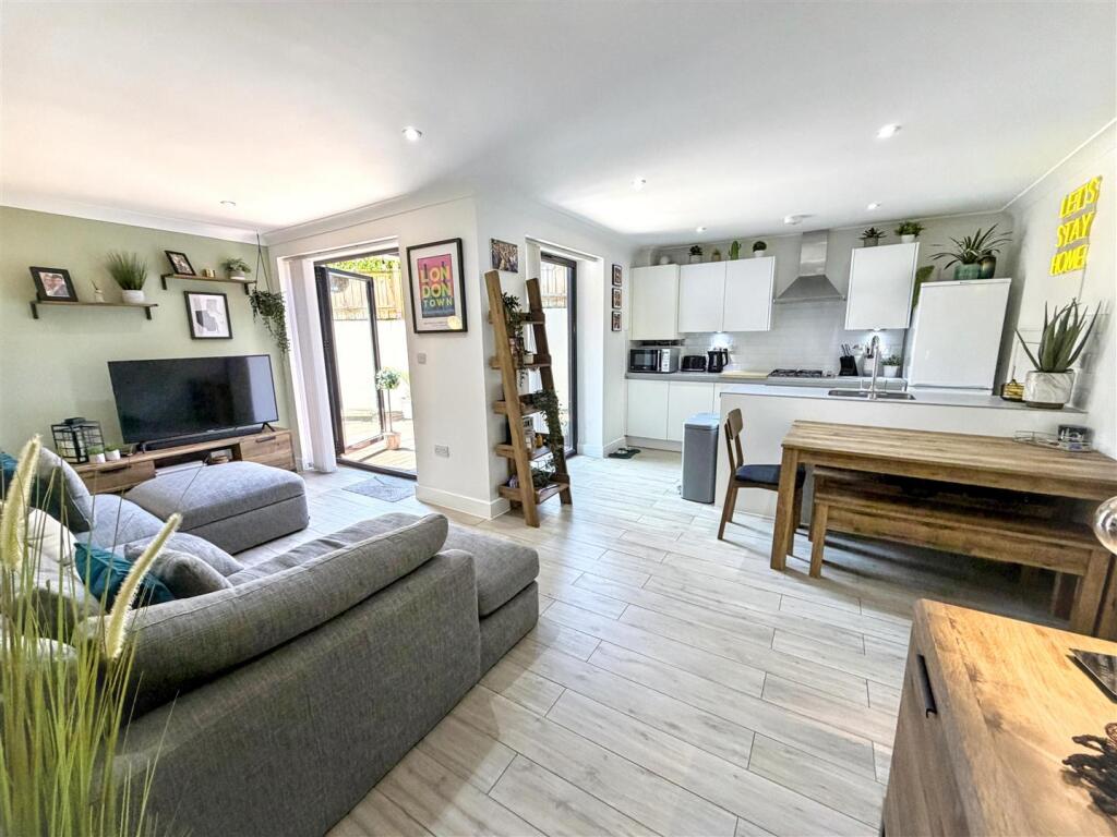 Apartment in London, Canning Town - View 2