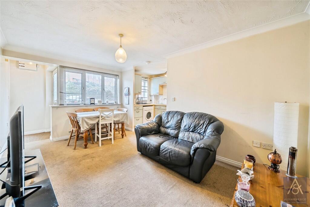 Lenborough Road, Buckingham, Buckinghamshire photo 2